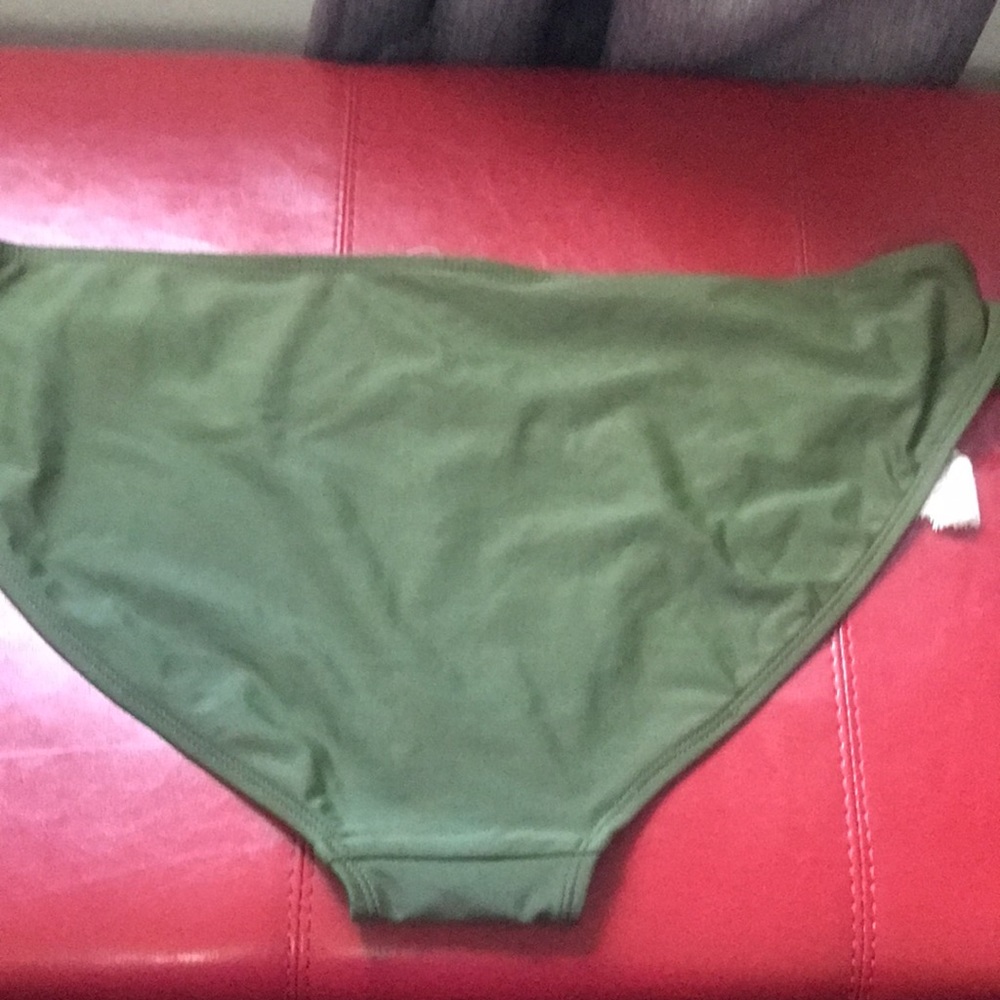 Bikini - Picture 5 of 7